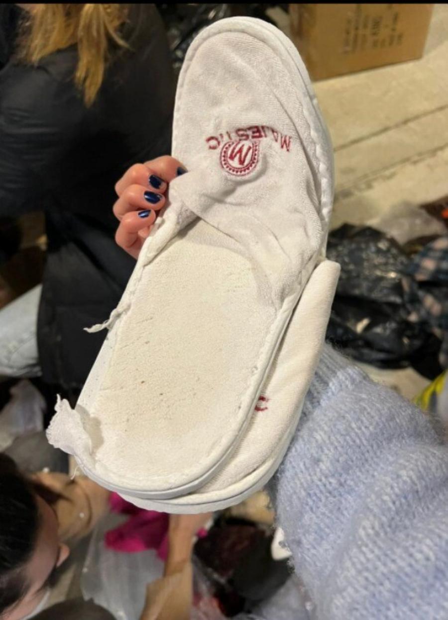 Καμία ντροπή: Στέλνουν βρώμικα και σκισμένα ρούχα, τακούνια, κορσέδες και μακιγιάζ στους σεισμόπληκτους