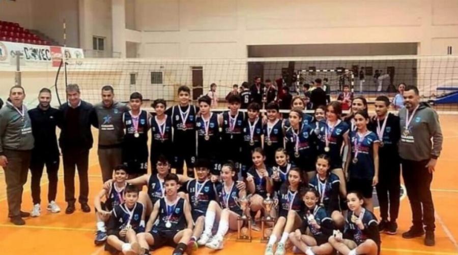 Λύγισαν και οι πέτρες: Με μία μπάλα βόλεϊ το τελευταίο αντίο στη σχολική ομάδα που χάθηκε στα ερείπια στη Τουρκία