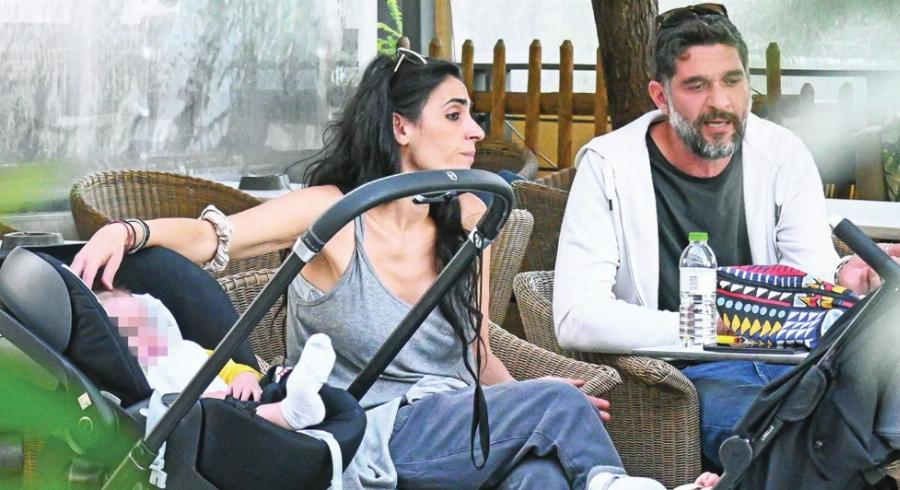 Πάνος Ιωαννίδης: Η καλλονή, δικηγόρος σύντροφος του σε σπάνια εμφάνιση αγκαλιά με το νεογέννητο γιο τους