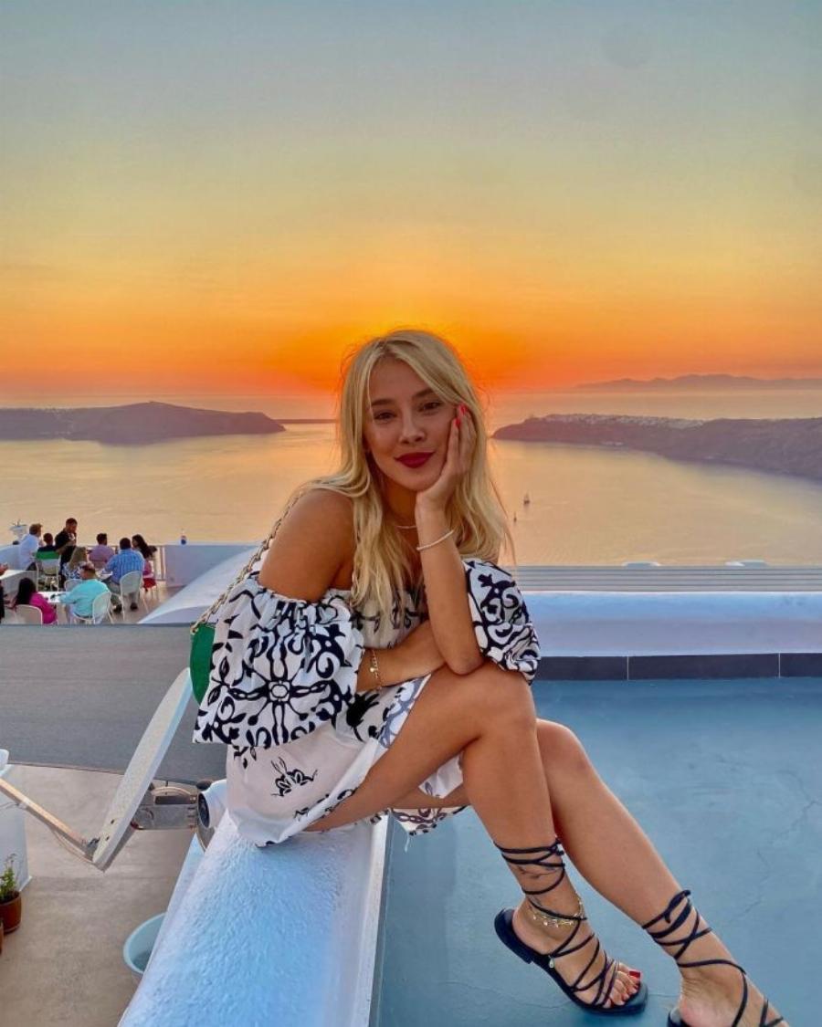 Μοιάζουν σαν δύο σταγόνες νερό: Η 19χρονη κόρη της Πάολα, άλλαξε τελείως τα μαλλιά της και εκτός από φοιτήτρια είναι και Tik Toker