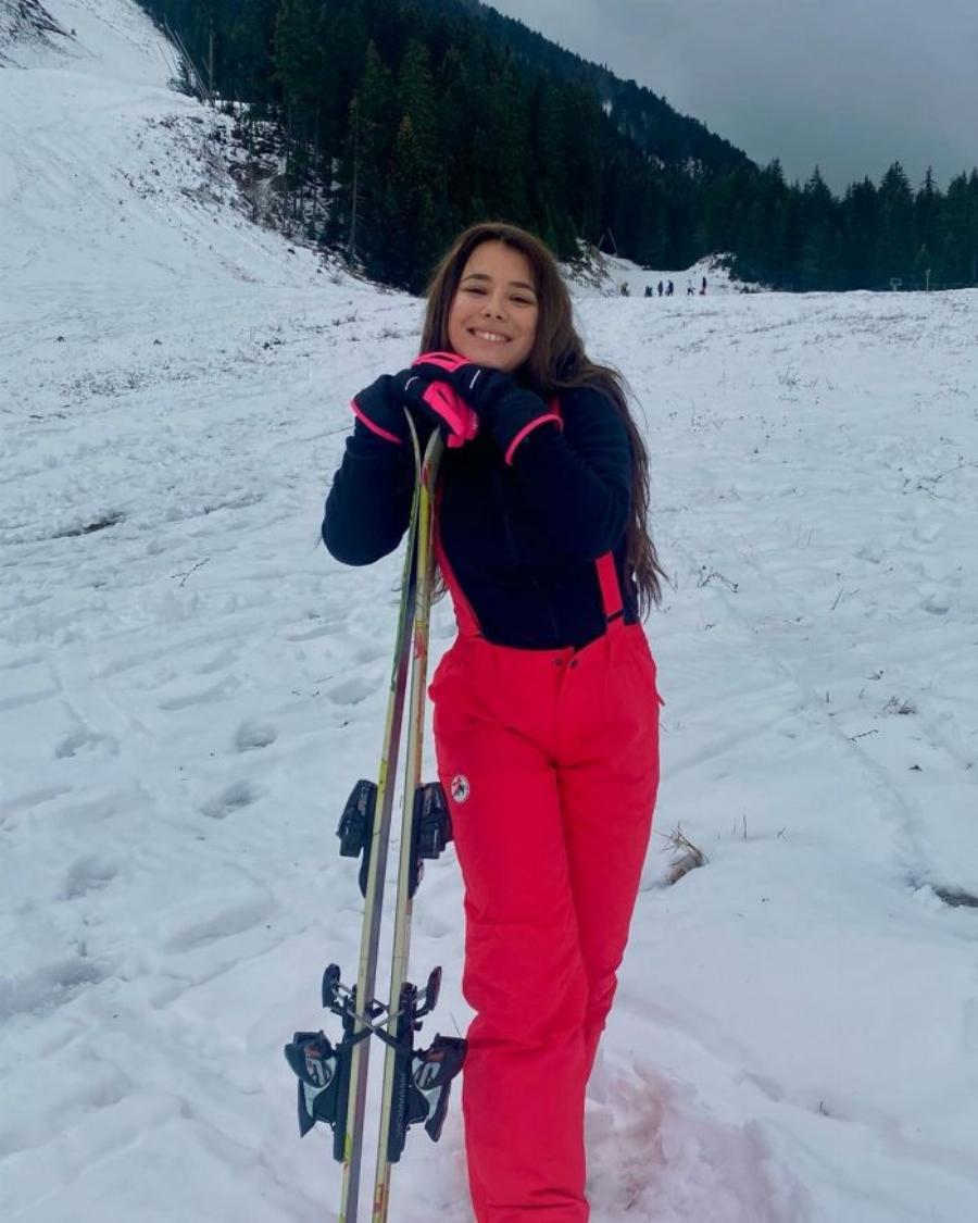 Μοιάζουν σαν δύο σταγόνες νερό: Η 19χρονη κόρη της Πάολα, άλλαξε τελείως τα μαλλιά της και εκτός από φοιτήτρια είναι και Tik Toker