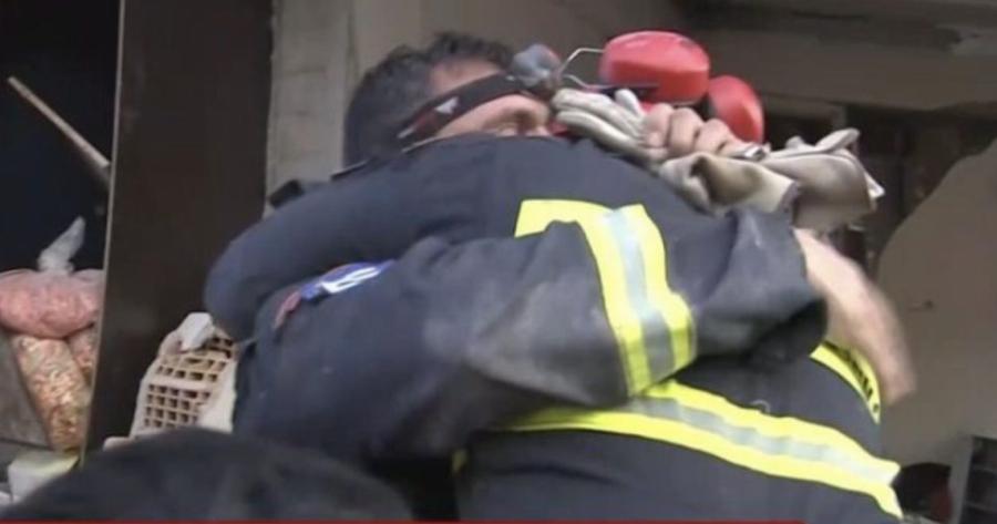 Υποκλιθήκαμε στην Ελληνική ΕΜΑΚ: Απεγκλώβισε 2 μικρά κορίτσια στα ερείπια του σεισμού στην Τουρκία