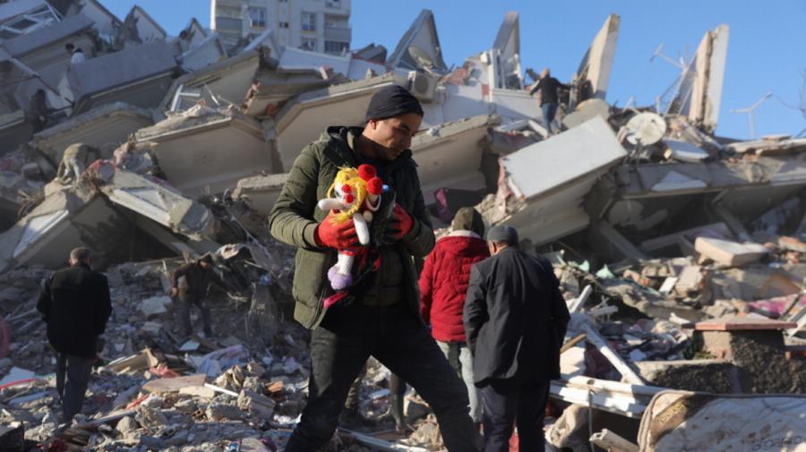 Φονικός σεισμός στην Τουρκία: Aγνοείται ζευγάρι Ελλήνων και φόβοι ότι βρίσκονται κάτω από τα χαλάσματα