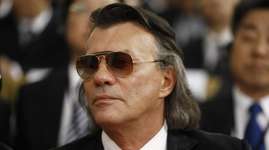 Δεν είναι μόνο το λίφτινγκ: Αποκαλύφθηκε το μυστικό του 64χρονου Ηλία Ψινάκη για να δείχνει 20 χρόνια νεότερος