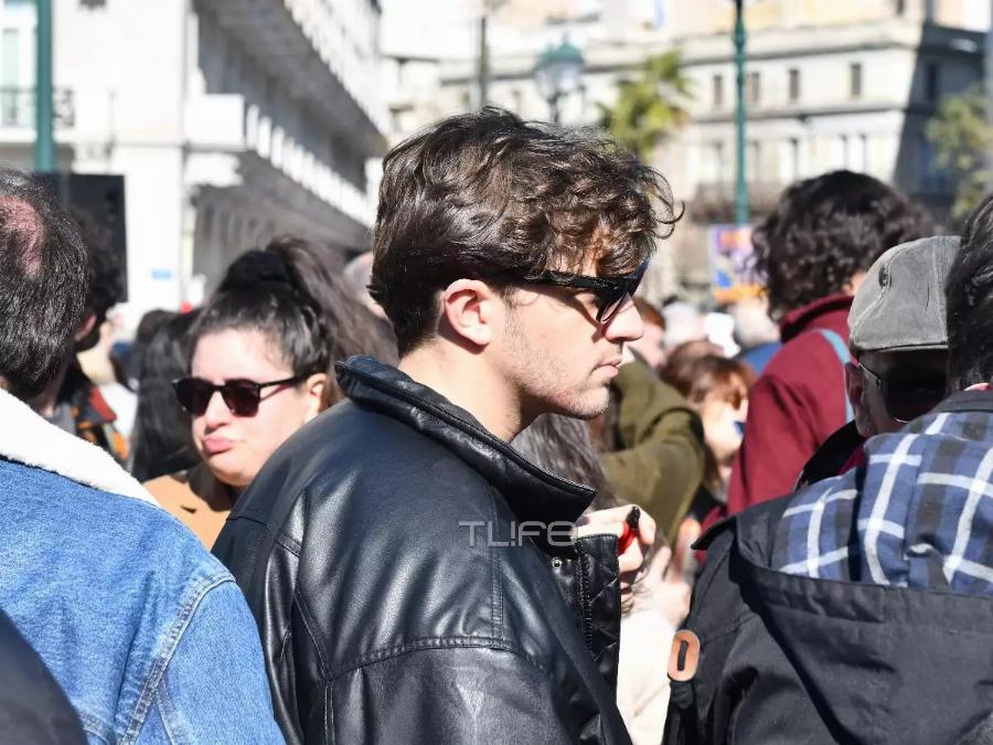 Αναστάτωσε τον γυναικείο πληθυσμό ο Βασίλης Μπισμπίκης: Εικόνες από τη διαμαρτυρία στο Σύνταγμα