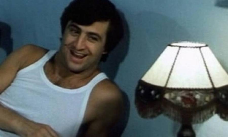 Ο Σωτήρης Τζεβελέκος γοητευτικός και στα 77: Πώς είναι σήμερα ο Σωτήρης Τζεβελέκος, η σπάνια εμφάνιση με την πανέμορφη ηθοποιό σύζυγό του