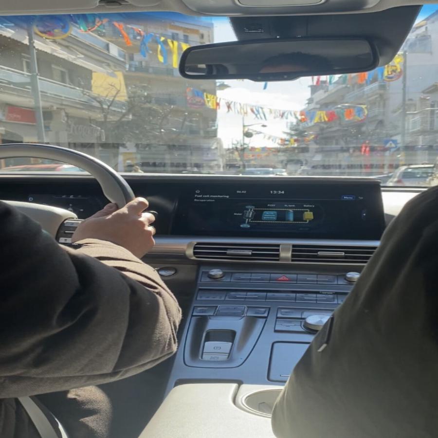 «Καθαρό νερό αντί για καυσαέριο»: Για πρώτη φορά στην Ελλάδα αυτοκίνητο υδρογόνου