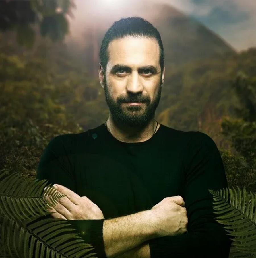 Κούκλα μελαχρινή και με 4 παιδιά: Αυτή είναι η σύζυγος του Κώστα Παπαδόπουλου που είναι πανέμορφη