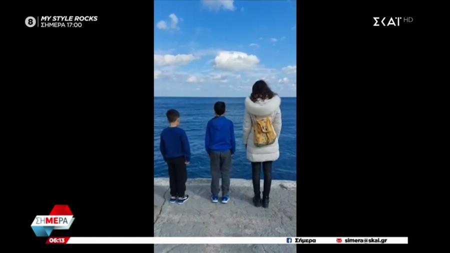 Τιμής ένεκεν: Παιδάκια τραγουδούν τον Εθνικό Ύμνο για τους νεκρούς των Ιμίων και τον νεκρό πιλότο του F-4