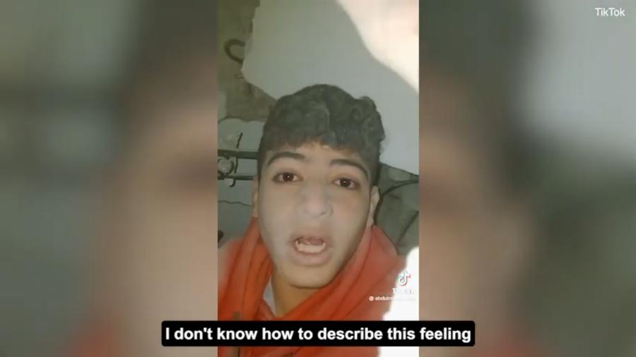 «Δεν ξέρω αν θα βγω ζωντανός»: Ανατριχίλα από βίντεο αγοριού μέσα στα ερείπια στη Συρία