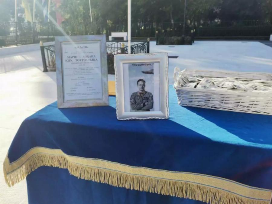 Κηδεία Μάριου Μιχαήλ Τουρούτσικα: Σε τραγική κατάσταση ο πατέρας μπροστά στον νεκρό γιο του, φώναζε συνέχεια «Παιδί μου»