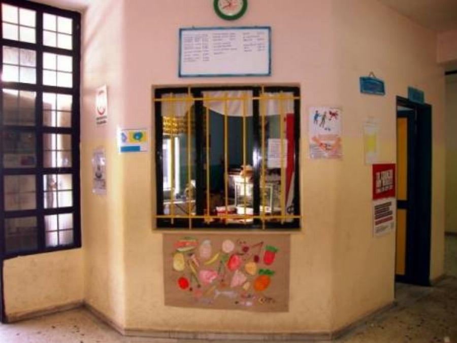 Εξομολόγηση μητέρας: Η ιδιοκτήτρια του κυλικείου που δεν έδινε νερό στην κόρη μου για να μην της χρωστάνε στο τέλος της χρονιάς