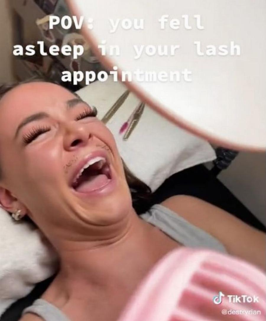 Σαρώνει στο TikTok: Viral το βίντεο με τη γυναίκα που πήγε σε αισθητικό να βάλει βλεφαρίδες, αποκοιμήθηκε και ξύπνησε με μουστάκι