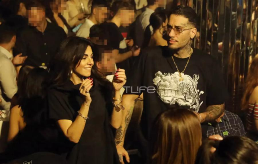 Όλα τα βλέμματα πάνω της: Σούσουρο με τη Μαρία Σολωμού, βγήκε ντυμένη στα μαύρα και με διαφορετικό μαλλί