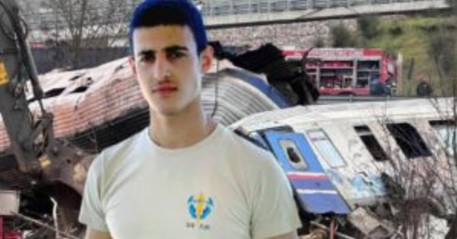 Τραγωδία στα Τέμπη: «Τσακίζει κόκαλα» ο πατήρ Χριστόδουλος που κήδεψε τον γιο του – «Έπλυνα το σώμα του εγώ ο ίδιος»