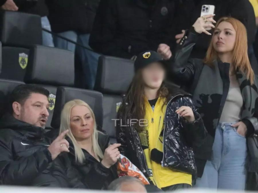 Ευτυχισμένος μπαμπάς ο Νίκος Χαρδαλιάς: Η σπάνια οικογενειακή εμφάνιση στο γήπεδο με την καλλονή σύζυγό του και τις κόρες τους