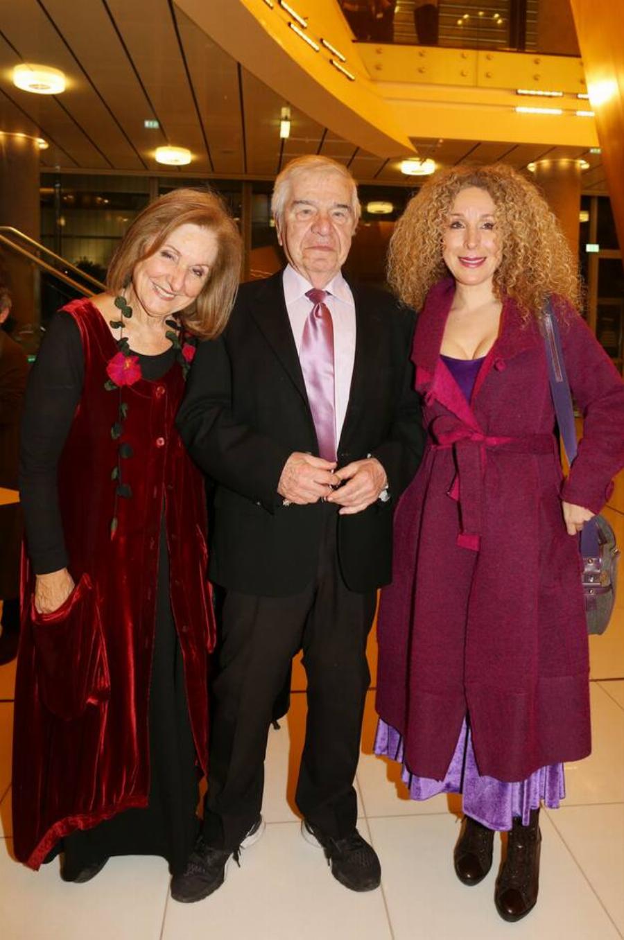 Ο ταλαντούχος σύζυγος της Κάρμεν Ρουγγέρη: Είναι παντρεμένοι και ερωτευμένοι εδώ και 50 χρόνια και λίγοι ξέρουν πως είναι μαζί