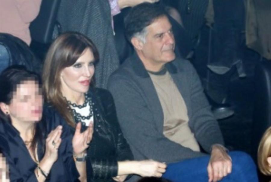 Ψήλος και γοητευτικός: Αυτός είναι ο σύζυγός της Βίκυς Χατζηβασιλείου με τον οποίο είναι παντρεμένη 32 χρόνια