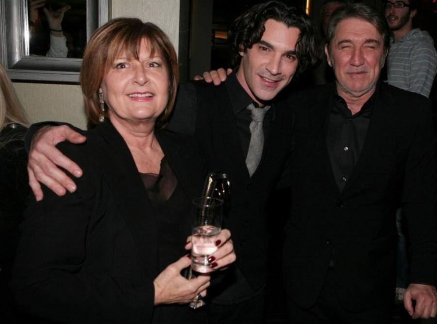 Η γοητεία είναι θέμα DNA: Ο πατέρας του Χριστόφορου Παπακαλιάτη σε μία σπάνια τηλεοπτική συνέντευξη