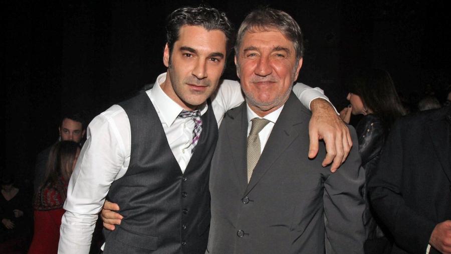 Η γοητεία είναι θέμα DNA: Ο πατέρας του Χριστόφορου Παπακαλιάτη σε μία σπάνια τηλεοπτική συνέντευξη