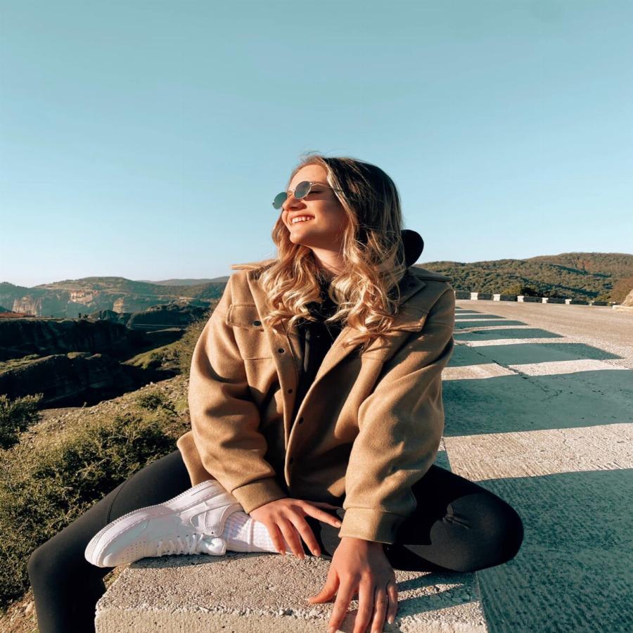 Τραγωδία στα Τέμπη: Οι τελευταίες ξέγνοιαστες στιγμές για τις δίδυμες Θώμη και Χρύσα μέσα στο τρένο – Λύγισε η γιαγιά των κοριτσιών