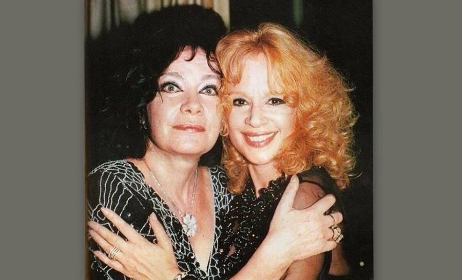 Διέρρευσε σπάνια φώτο 43 χρόνια μετά: Όταν Βουγιουκλάκη – Καρέζη δεν είδαν την κάμερα και φάνηκε η αληθινή τους σχέση