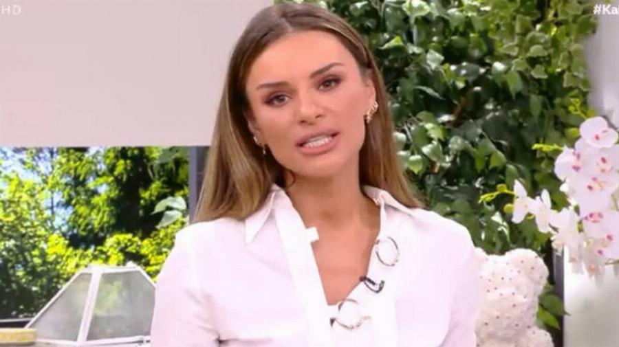 «Σ´εκείνο το σταθμό περίμενα και τη δική μου μανούλα… Θρήνος»: Σπαραγμός από την Ελένη Τσολάκη