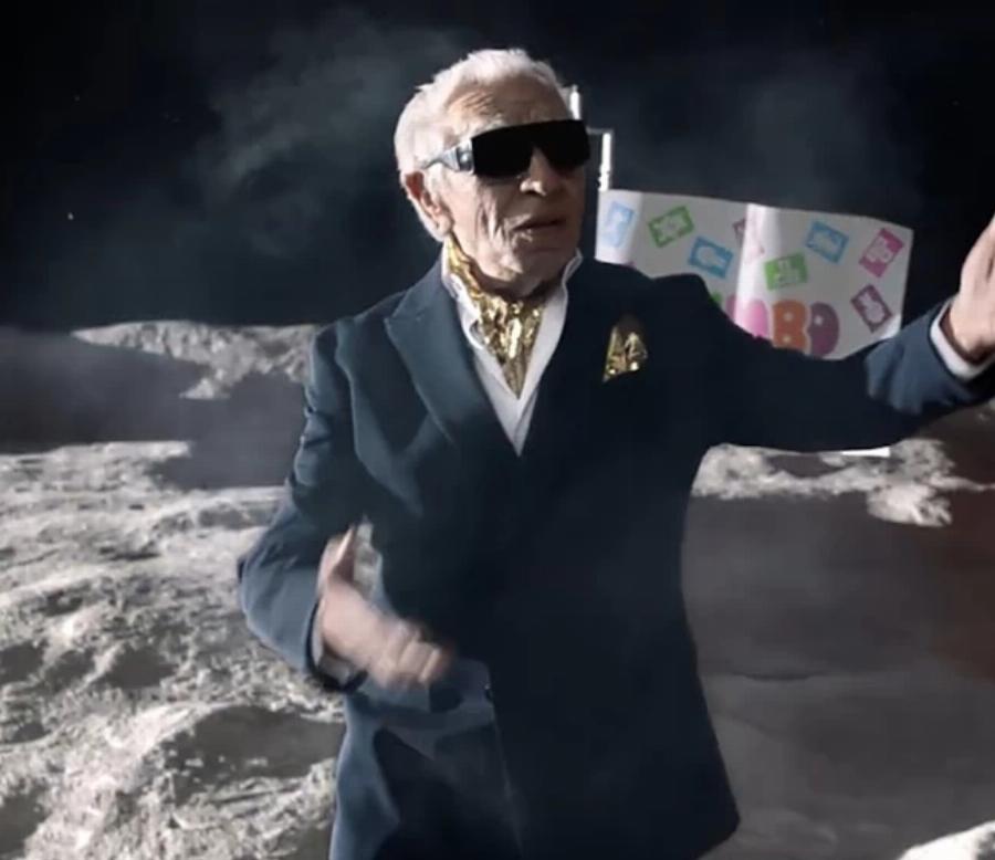 «Ξίνισε η Θεοδωρίδου αλλά δεν με νοιάζει»: Η απάντηση του Τάσου Μπουγά για τη διαφήμιση Jumbo και το τραγούδι της Νατάσας