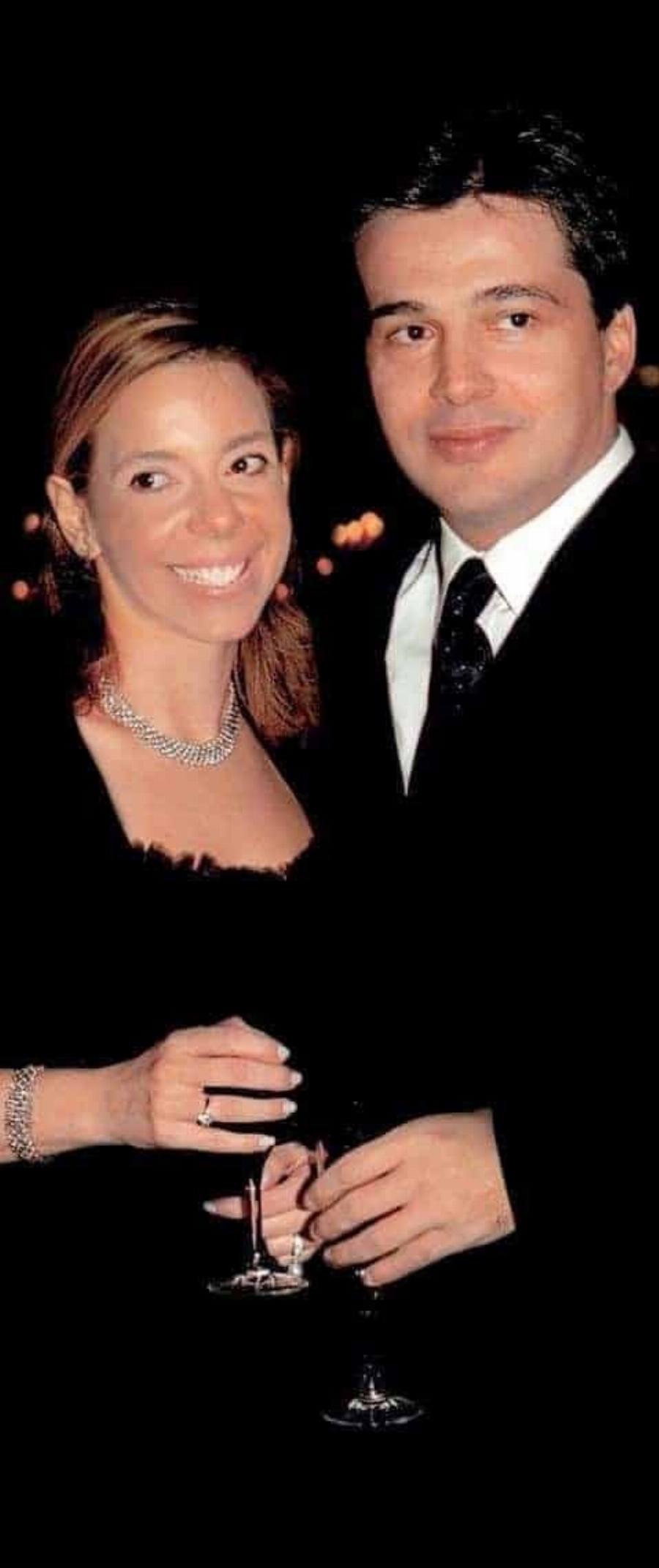 Καλλονή καστανομάλλα και επιτυχημένη επιχειρηματίας: Μαθεύτηκε μετά από χρόνια το όνομα της συζύγου του Σκλαβενίτη