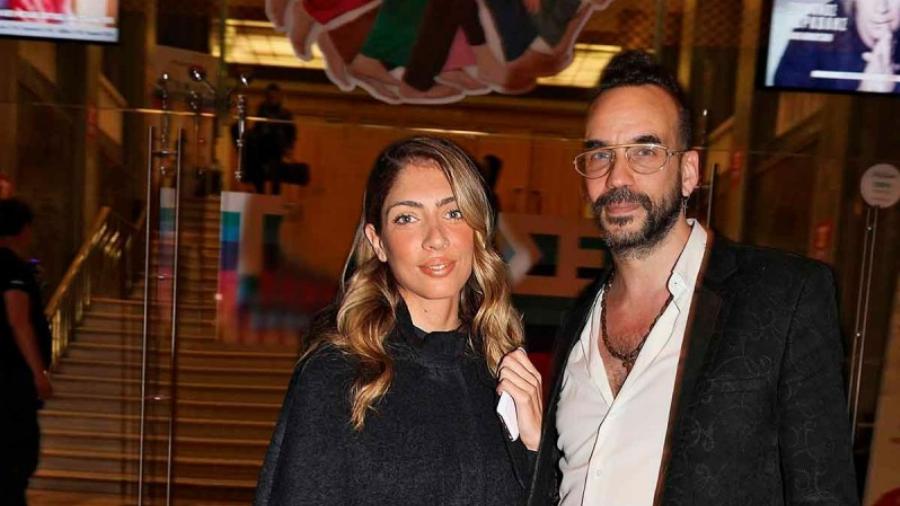 Τρισευτυχισμένος ο Πάνος Μουζουράκης: Ο γάμος με τη Μαριλού σε πολυτελές κτήμα πρωθυπουργού και το φύλο του μωρού που περιμένει