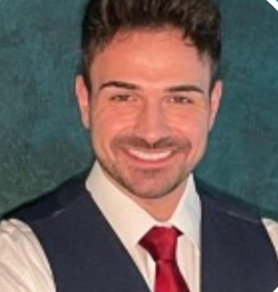 Μελαχρινός και με υπέροχο χαμόγελο: Ποιος είναι ο 28χρονος υιοθετημένος γιος της Λιάνας Κανέλλη