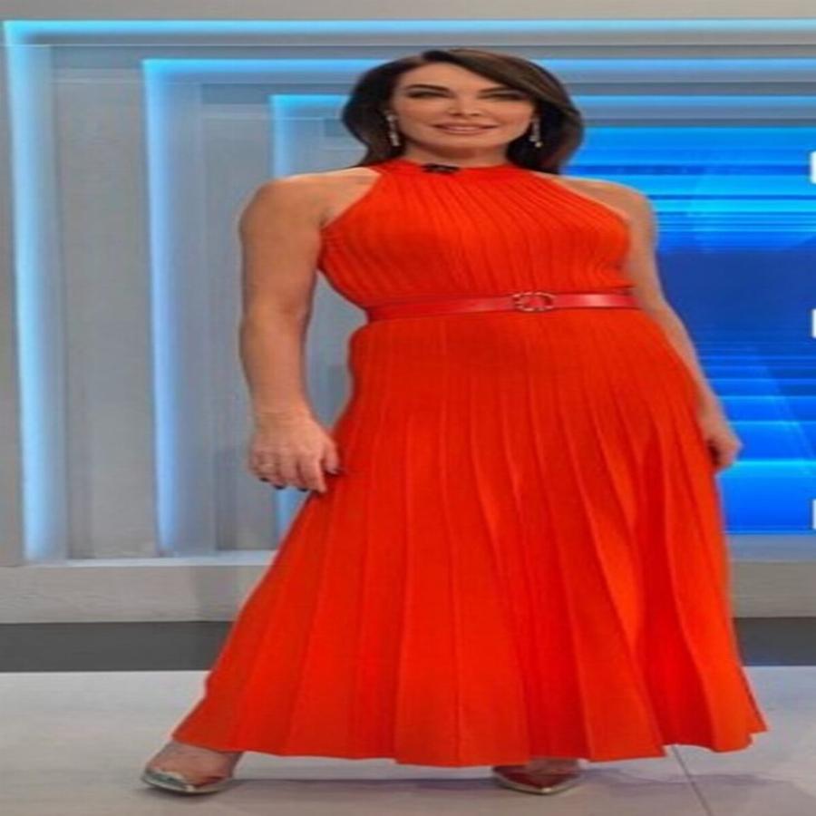 Μοίρασε «εγκεφαλικά»: Η Τατιάνα Στεφανίδου μαγνήτισε τα βλέμματα με τις χρυσές γόβες και το εντυπωσιακό φόρεμα