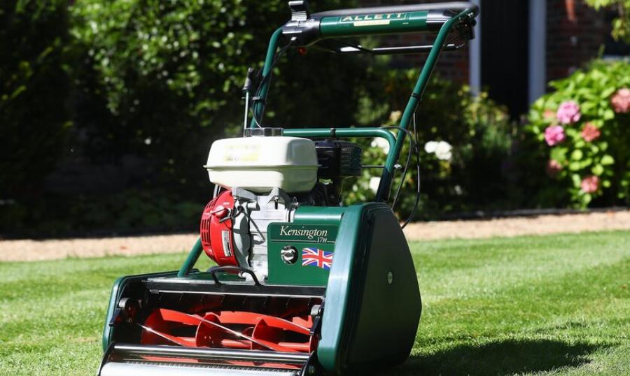 Τραγικός θάνατος: Πέθανε 3χρονο παιδί, όταν το πάτησε ο πατέρας του με το χλοοκοπτικό μηχάνημα