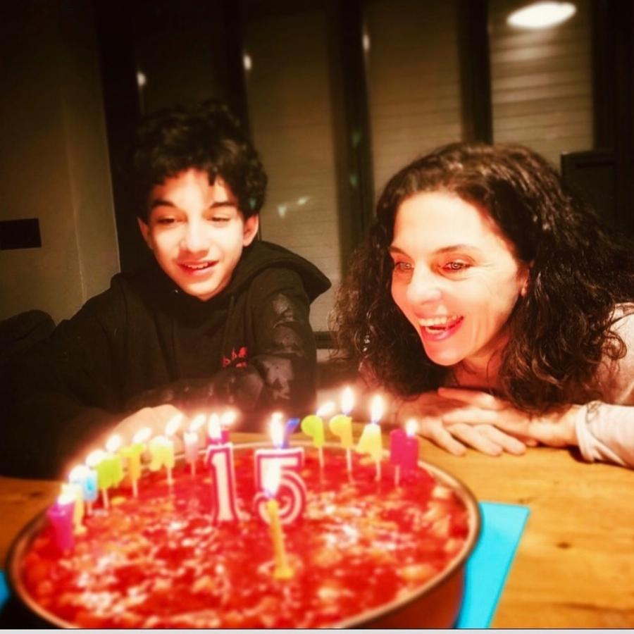 Κληρονόμησε την ομορφιά της μητέρας του: Ο γιος της Ελίνας Ακριτίδου στα 17 του είναι ήδη ένας κούκλος