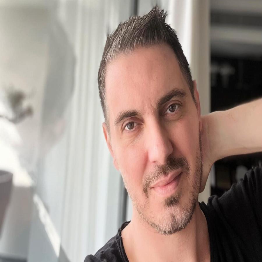 Στο χειρουργείο ο Μιχάλης Χατζηγιάννης: Οι δύσκολες ώρες, η επέμβαση και το βίντεο μέσα από το νοσοκομείο