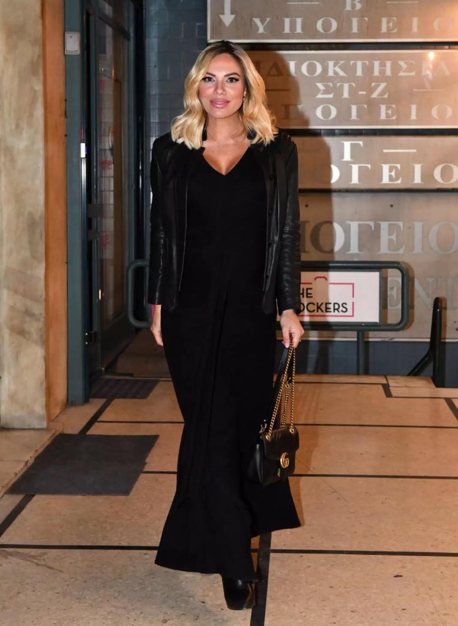 Παραμένει εντυπωσιακή και με τέλειες αναλογίες: Η ετοιμόγεννη Ιωάννα Μαλέσκου δεν έχει πάρει γραμμάριο στον 9ο μήνα εγκυμοσύνης της