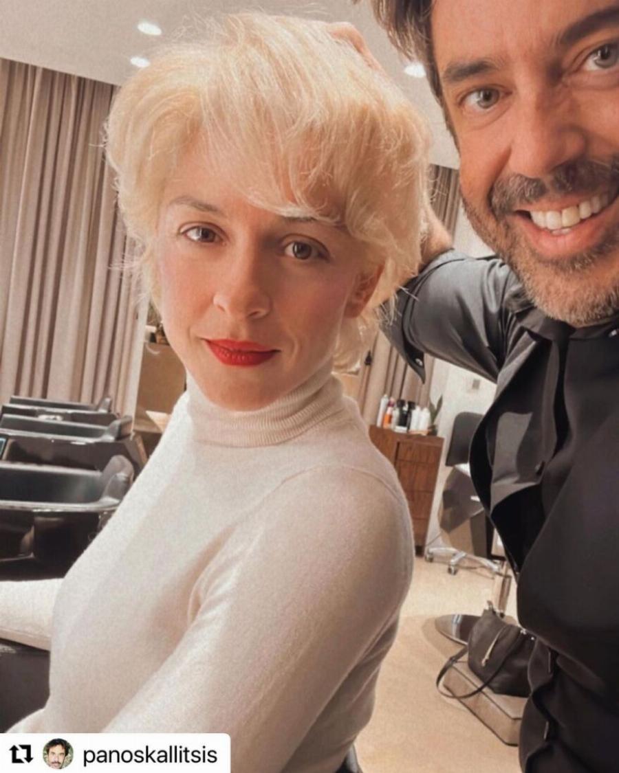 Με κοντά, πλατινέ μαλλιά σαν τη Χριστοπούλου: Αγνώριστη η Γιούλικα Σκαφιδά με το νέο της λουκ