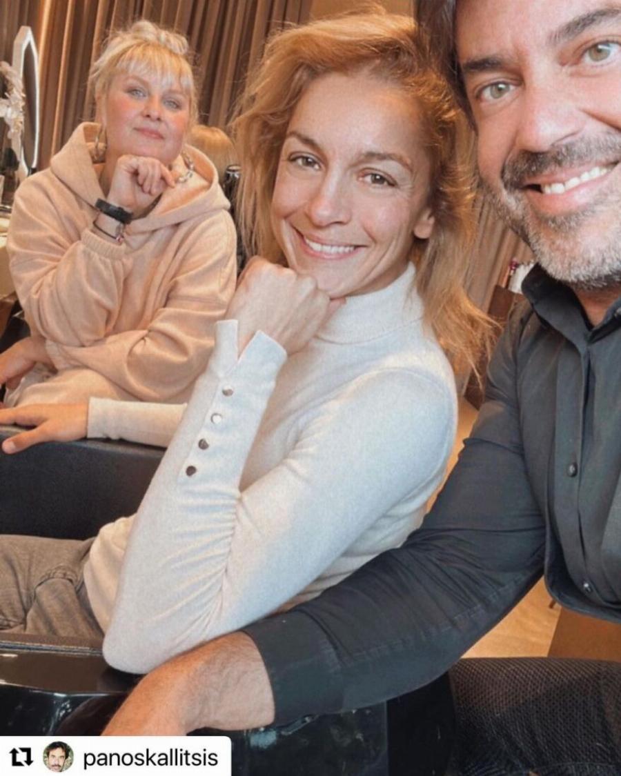 Με κοντά, πλατινέ μαλλιά σαν τη Χριστοπούλου: Αγνώριστη η Γιούλικα Σκαφιδά με το νέο της λουκ