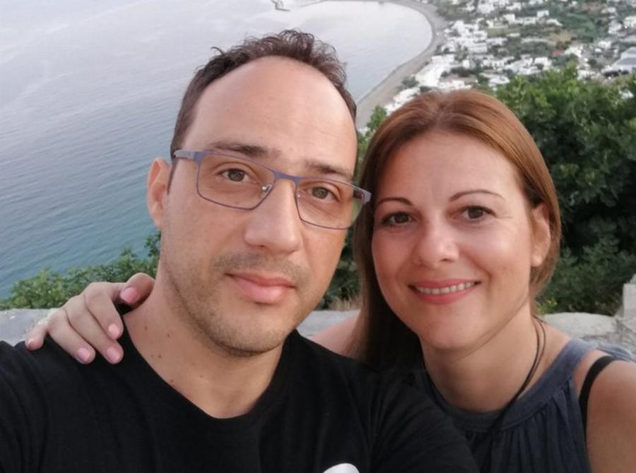 «Έφυγες γαλήνια σαν Άγγελος»: Η χαμογελαστή Σωτηρία πέθανε μόλις στα 48 της – Άφησε πίσω της τα δίδυμα κοριτσάκια της