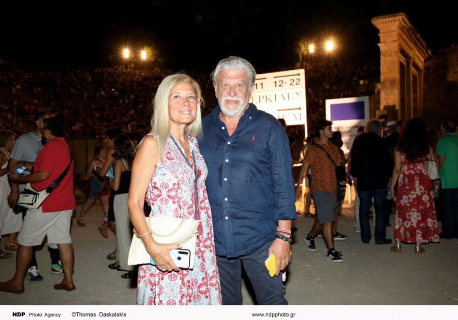 Την ερωτεύτηκε μετά το διαζύγιο: Η τρίτη σύζυγος του Γιάννη Βούρου εντυπωσιάζει με τη σιλουέτα και την ομορφιά της