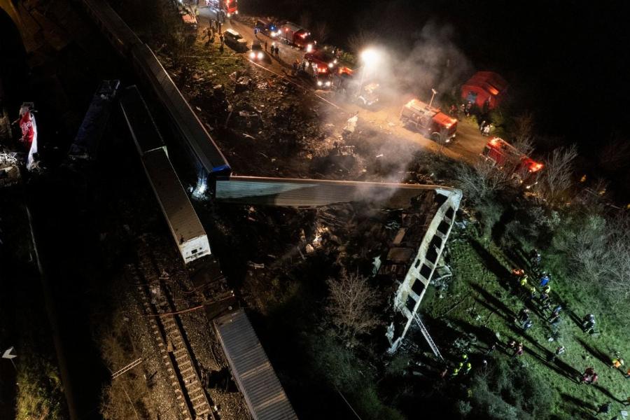 Σύγκρουση τρένων στα Τέμπη: Πώς συνέβη το δυστύχημα στη Λάρισα – Γιατί τα δύο τρένα βρισκόντουσαν στην ίδια γραμμή