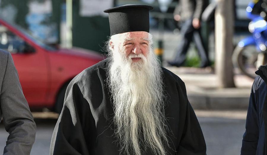 «Κόλαφος» ο Ανδρέας Μικρούτσικος: «Είναι “Μαύρο σκυλί”, δεν σεβάστηκε τίποτα ο σκοταδιστής»