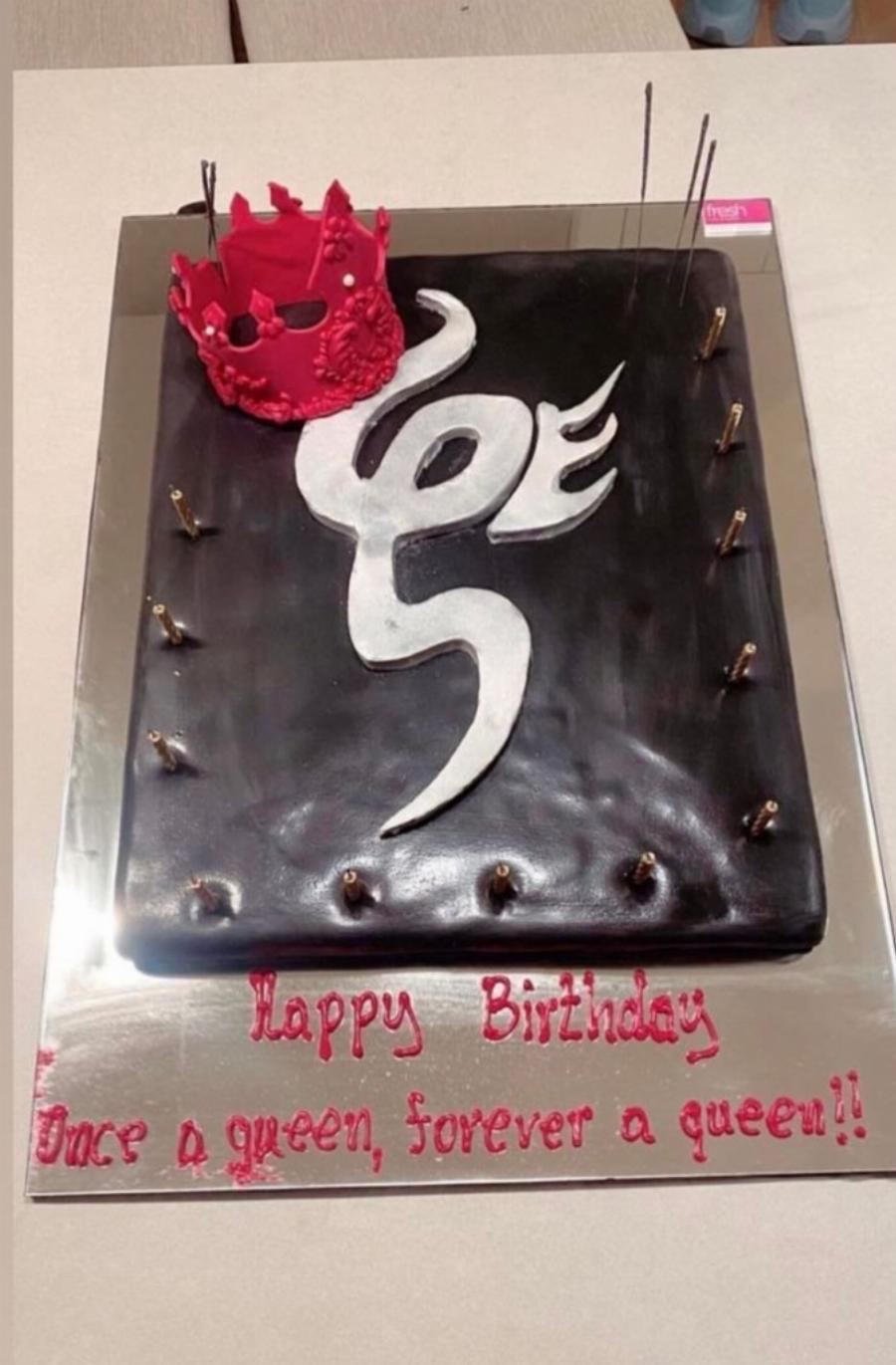 Δεν της φαίνεται καθόλου: Τόσο χρονών είναι η Φουρέιρα και το ξέρουν λίγοι, τα γενέθλια και η εντυπωσιακή τούρτα με τα κεράκια