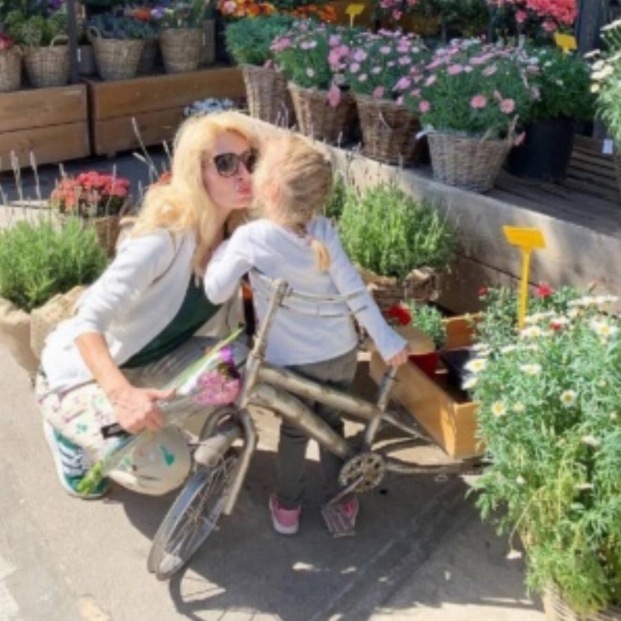 Μεγάλες χαρές στο σπίτι της Ελένης Μενεγάκη: Η κατάξανθη Μαρίνα έκλεισε τα 8 της χρόνια και ετοιμάζεται μεγάλη γιορτή