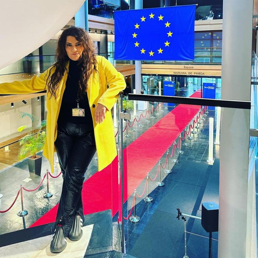 Εντυπωσιάζει η Κατερίνα Ζαρίφη: Η πρώτη ολόσωμη εικόνα μετά την απώλεια κιλών