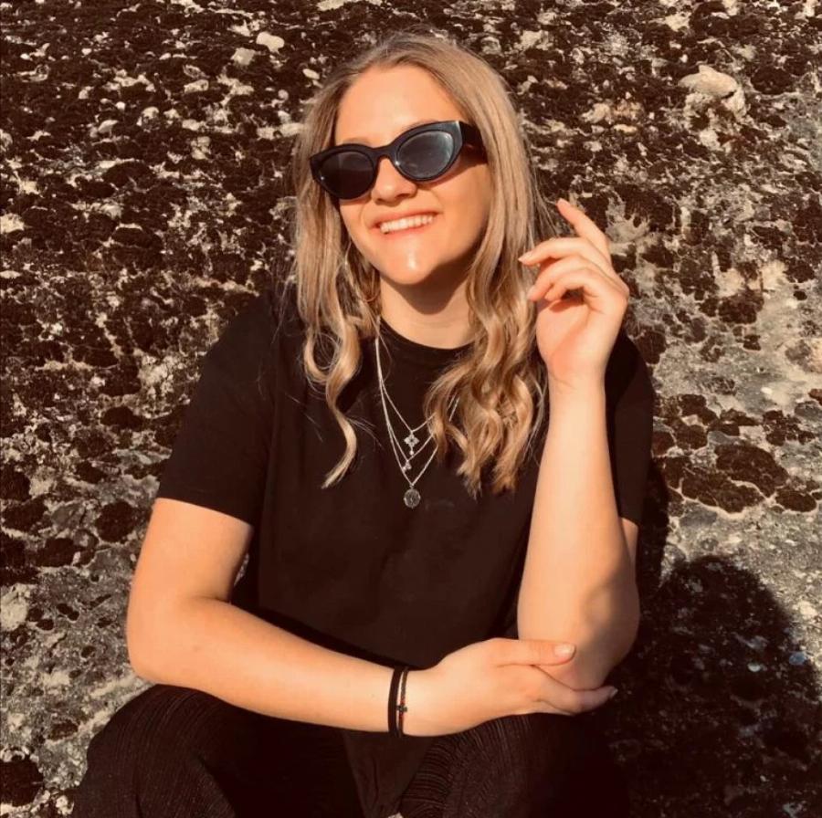 Τραγωδία στα Τέμπη: Οι τελευταίες ξέγνοιαστες στιγμές για τις δίδυμες Θώμη και Χρύσα μέσα στο τρένο – Λύγισε η γιαγιά των κοριτσιών