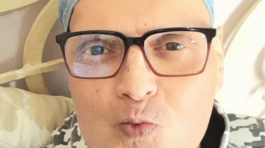 «Εδώ τα είπαμε με το φίλο μου μετά την Εξέταση»: Η σκληρή μάχη του Γιώργου Δασκαλάκη και οι νέες φωτογραφίες μέσα από το νοσοκομείο