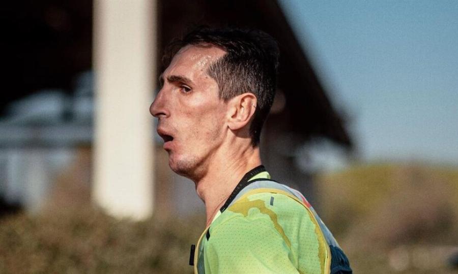 Συγκινητικές στιγμές στον Μαραθώνιο: Παγκόσμια υπόκλιση για τον δρομέα με εγκεφαλική παράλυση που ολοκλήρωσε 42 χλμ για πρώτη φορά