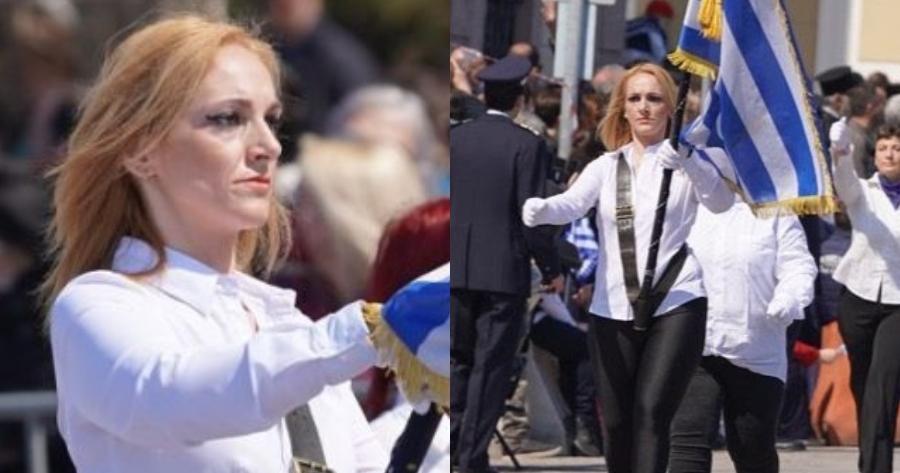 Συγκίνηση για την αριστούχο μητέρα: Τέλειωσε το Γυμνάσιο, μεγαλώνει μόνη της τρία παιδιά και επέστρεψε σημαιοφόρος