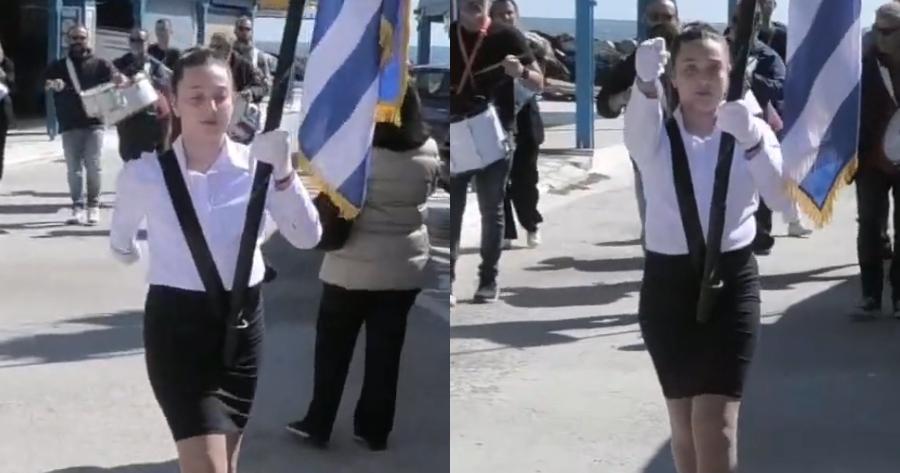 Όλο το χωριό δίπλα της για μια τελευταία φορά: Η μικρή Εφραιμίνα παρέλασε μόνη και καταχειροκροτήθηκε